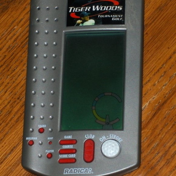 Tiger Woods Tournament Golf Electronic Handheld Game by Radica - Picture 1 of 4